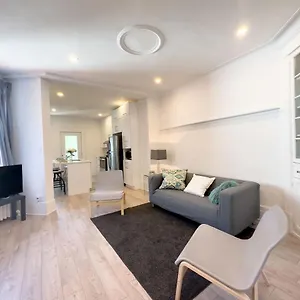 Appartement Big Beautiful 3-bedr Only 2min To Metro Villamaria, Montréal