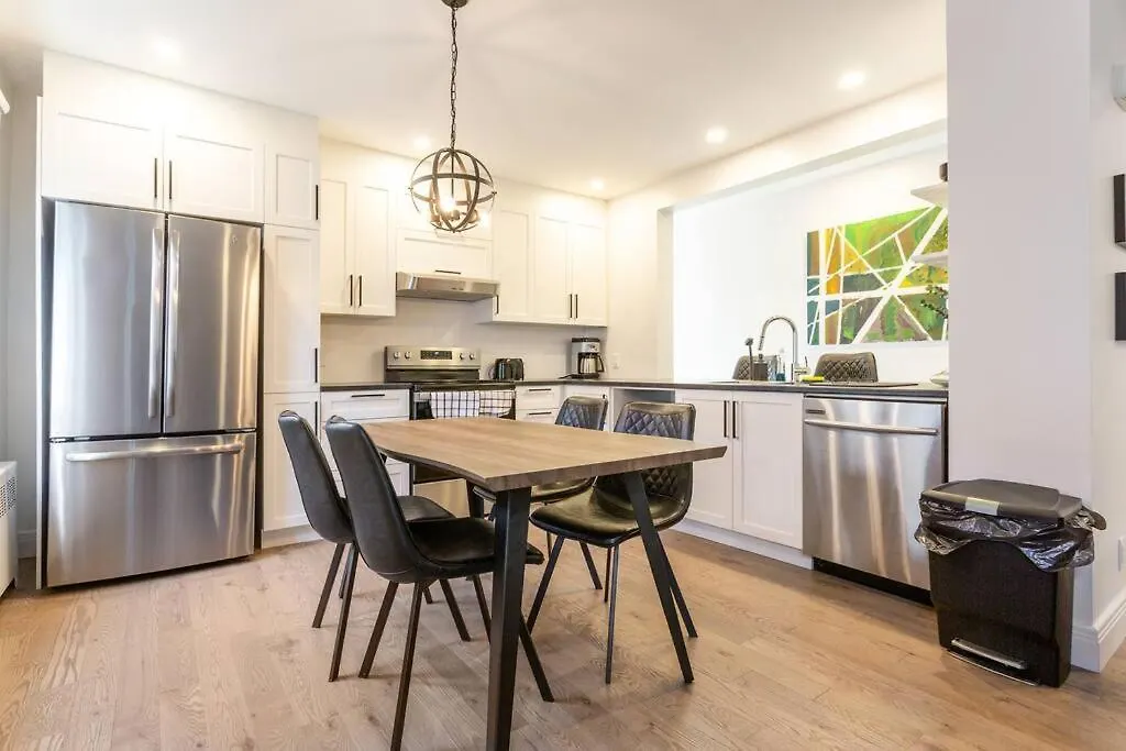 Free Parking, Beautiful 4 1/2- 2 Bedroom Apartment Montréal