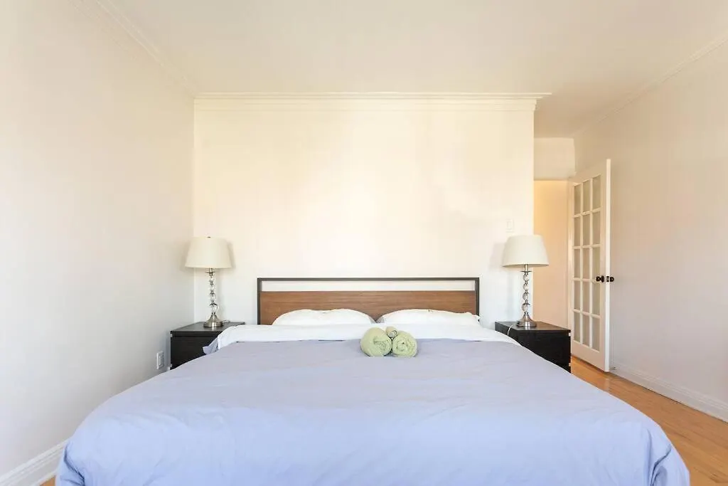 Free Parking, Beautiful 4 1/2- 2 Bedroom Apartment Montréal