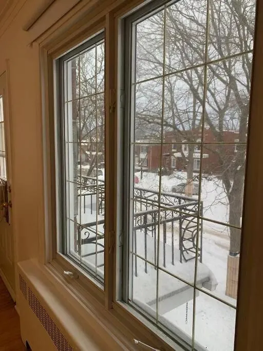 Free Parking, Beautiful 4 1/2- 2 Bedroom Apartment Montréal 0*,  Canada
