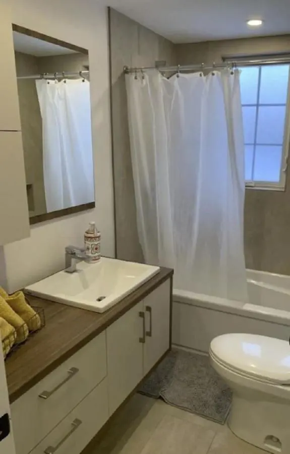 Free Parking, Beautiful 4 1/2- 2 Bedroom Apartment Montréal